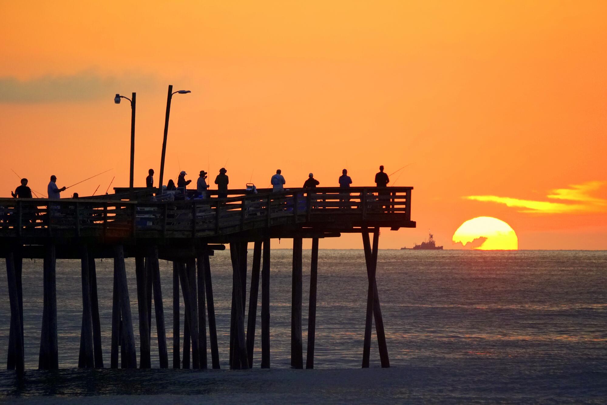 beautiful_sunrise_overlooking_the_fishing_pier_at_virginia_beach